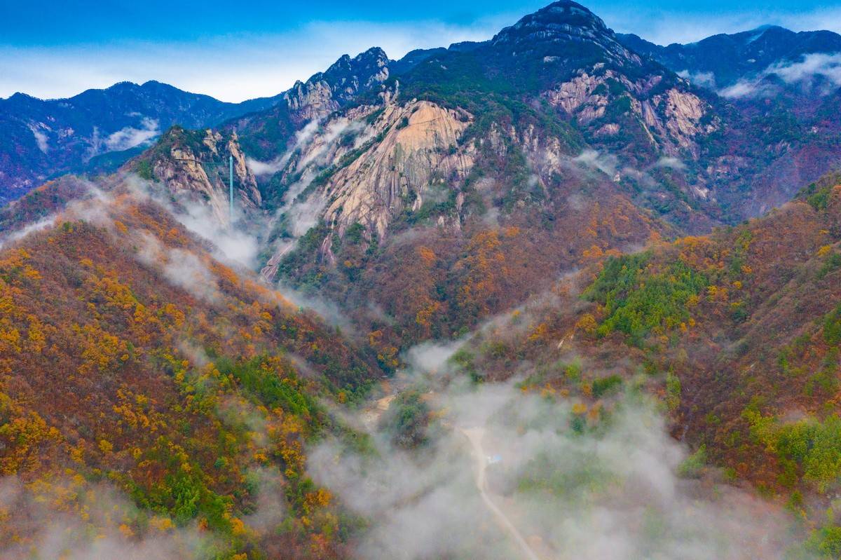 黃岡市是湖北省東部的一座美麗城市,坐擁大別山,依偎大長江,擁有豐富