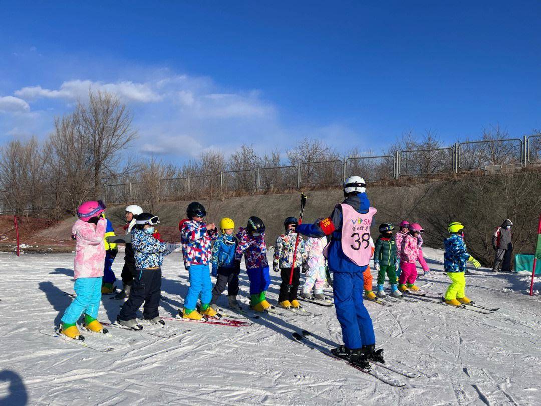 西山康年滑雪场图片