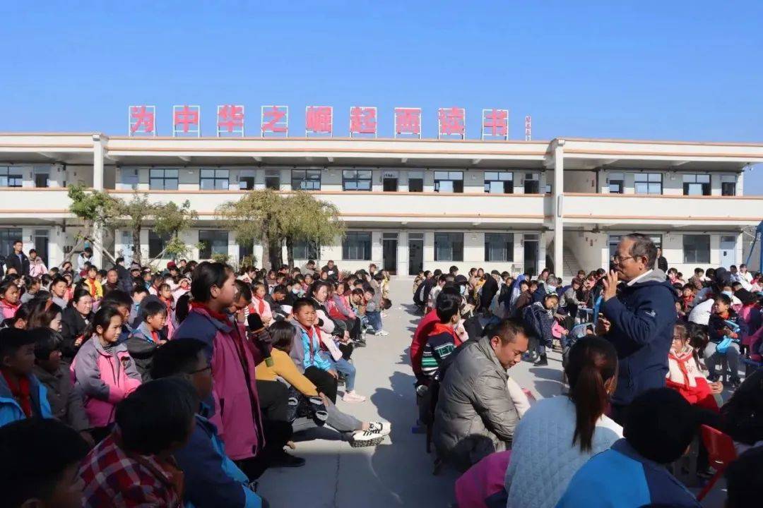 安徽省特级教师,砀山县关工委家庭教育首席教师于忠良先生作为砀城第