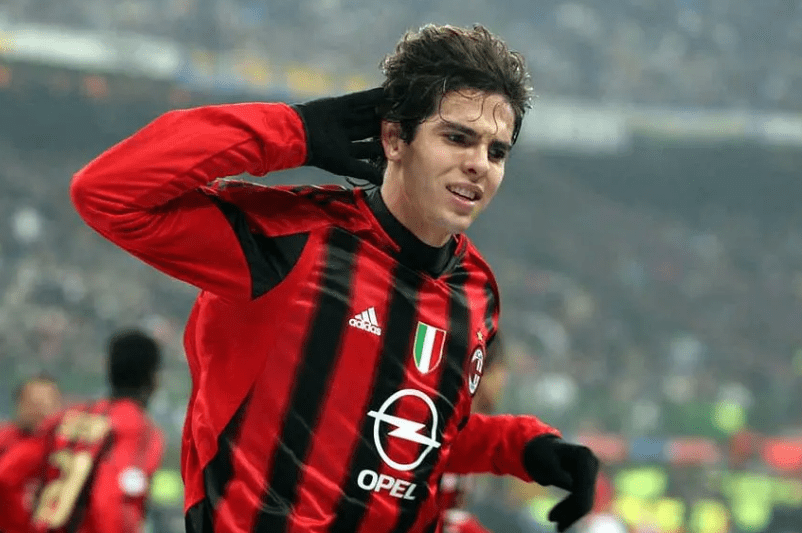 卡卡的回归无疑将为巴西国家队注入新的血液._国家足球队_球迷_传奇