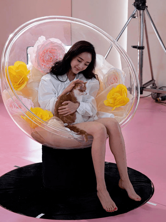 杨幂未修图意外流出,法令纹泪沟明显,皱纹雀斑,但颜值依然很能打!