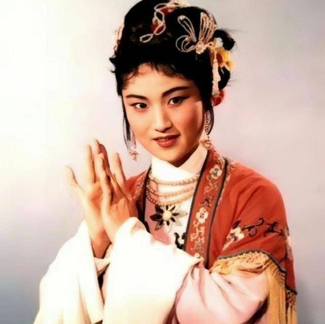 "越剧宗师"王文娟:戏服打扮古典又气质,网友直呼她美了一辈子_林黛玉