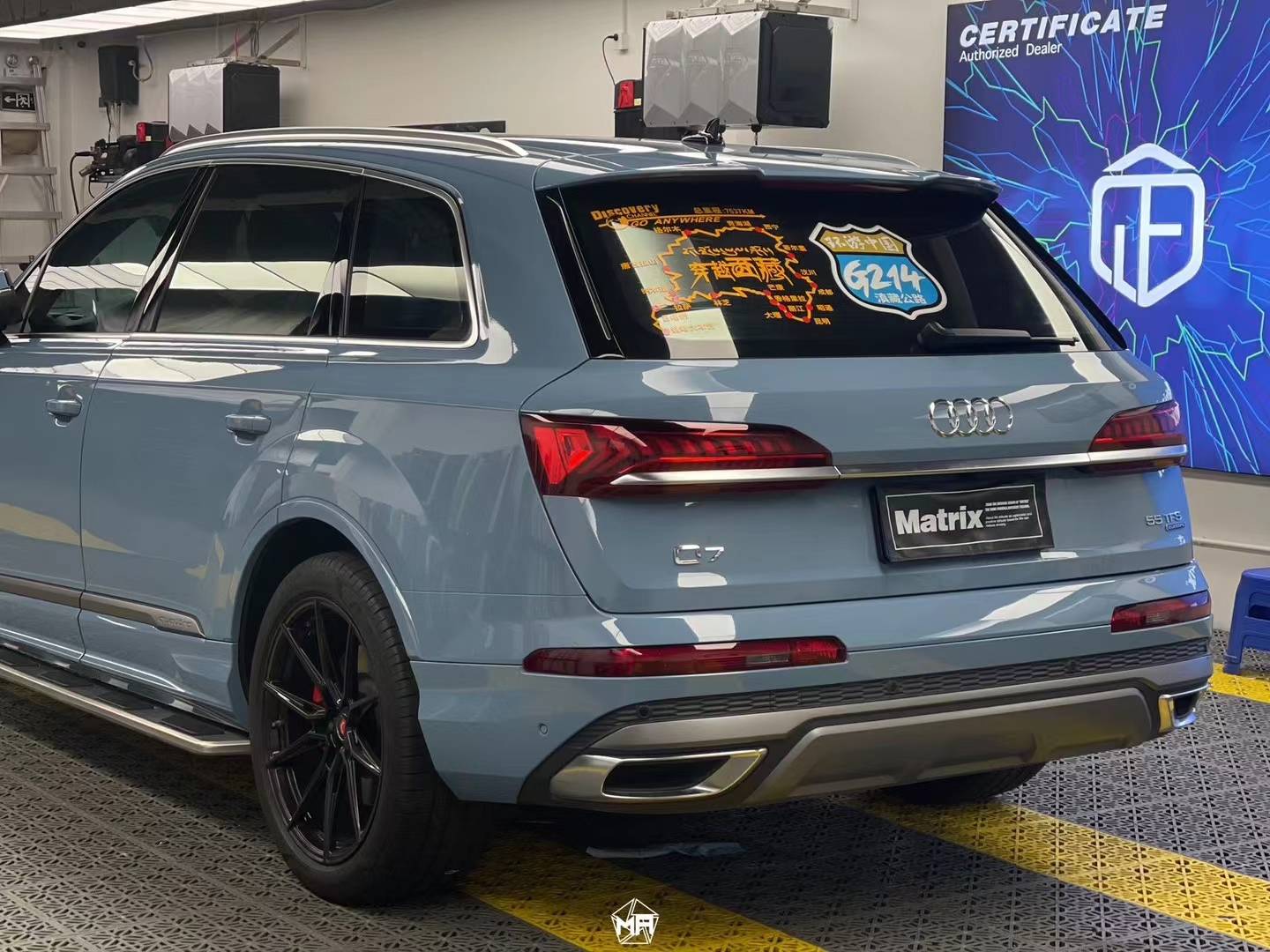 奥迪q7矩阵改色膜瓷器蓝,给人一种高级和尊贵感_搜狐汽车_搜狐网