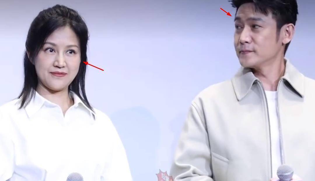 47岁鲍蕾出席活动,无滤镜截图老太多,双下巴明显胖20斤!