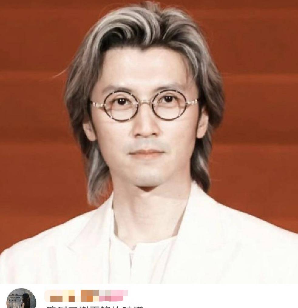 经过几次眉毛的改变,现在的他看起来就像谢霆锋,带着一丝英气和精致.