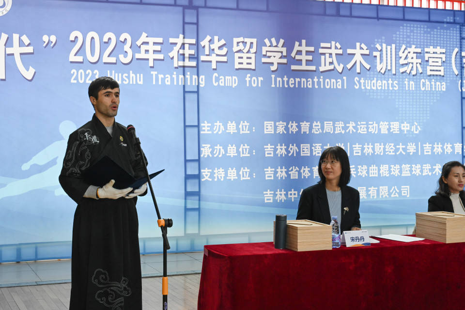 系统学习了中国武术抱拳礼,武术兵道抱兵礼,以及兵道:劈(力劈华山),砍