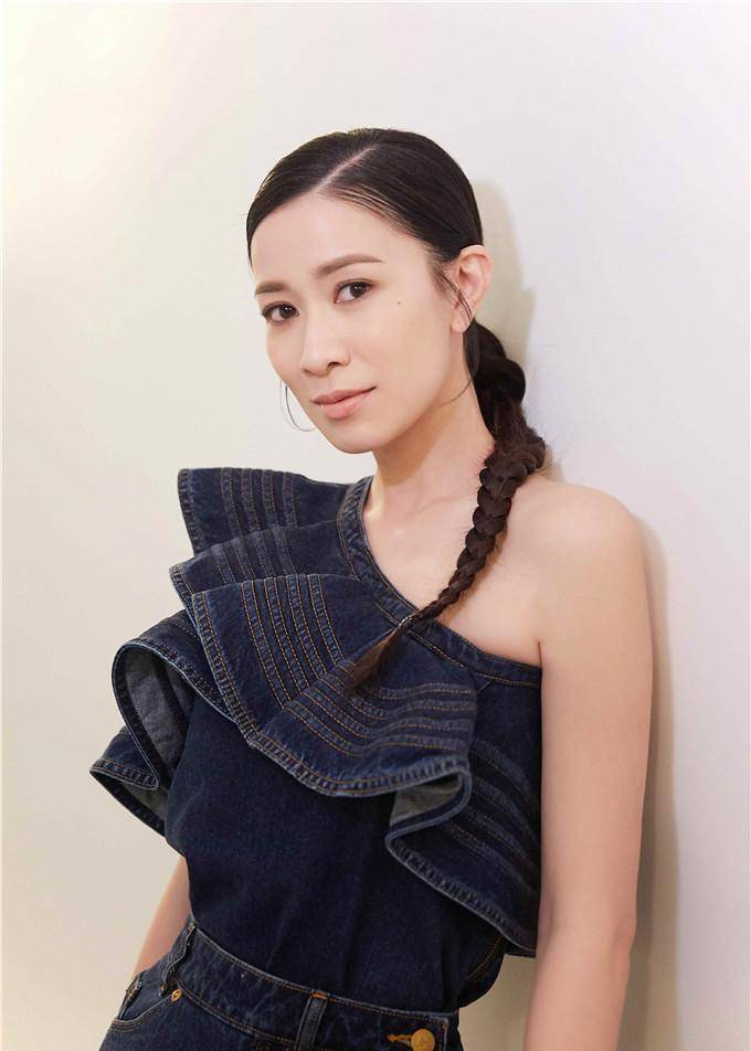 事实证明,48岁"无人敢娶"的余诗曼,早已走上了另一条大道_佘诗曼_香港