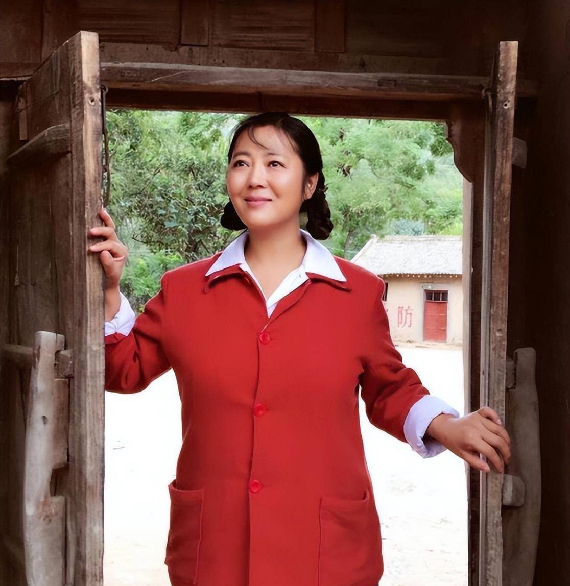 年轻时倾国倾城,老了却胖成"土肥圆",这5位发福的女星真可惜_王茜华