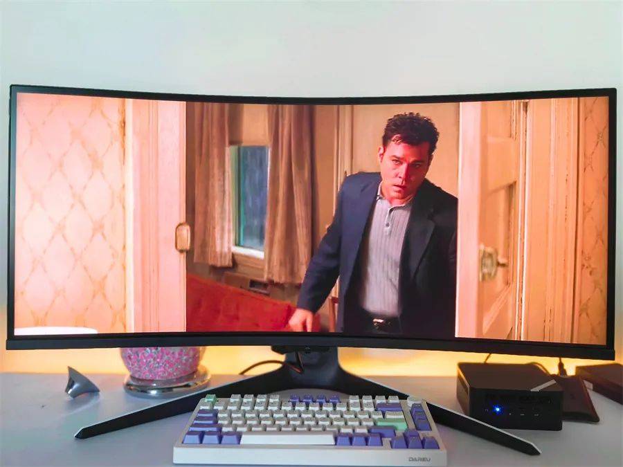 懂显示器的为什么选带鱼屏,不吹不黑说说雷鸟Q8显示器使用感受