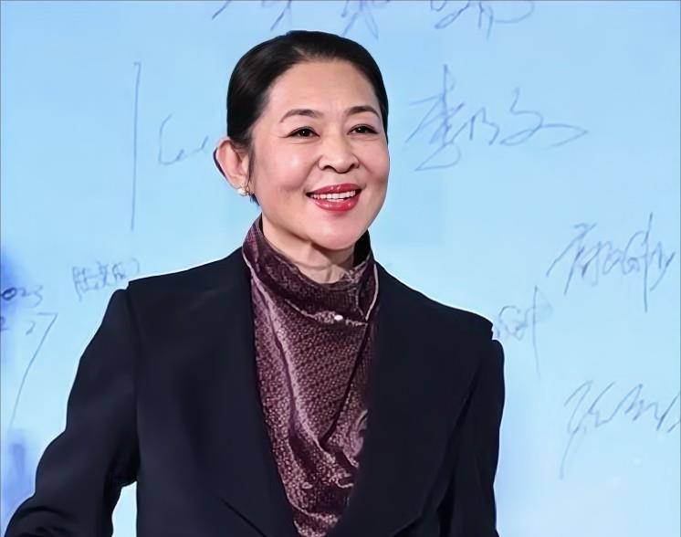 倪萍64岁苍老不堪,拒绝移民,为继子的婚姻担忧_儿子_中央电视台_魅力