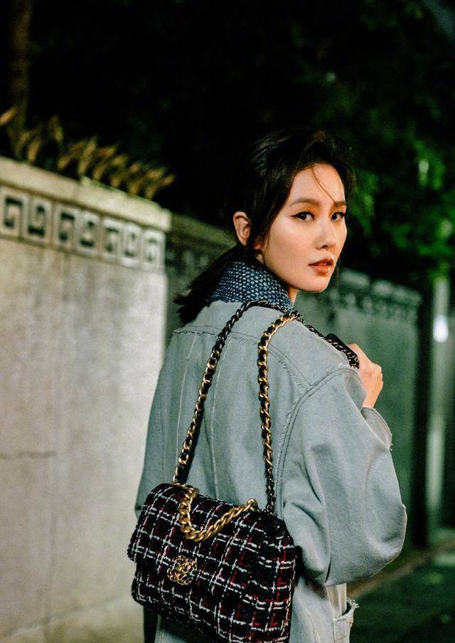 刘诗诗忙里不偷闲!