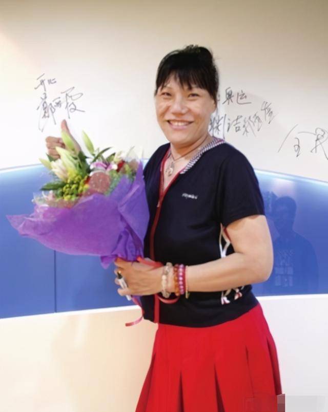 女篮名将郑海霞:坐拥大校军衔,嫁给1米9街道临时工,现状如何?