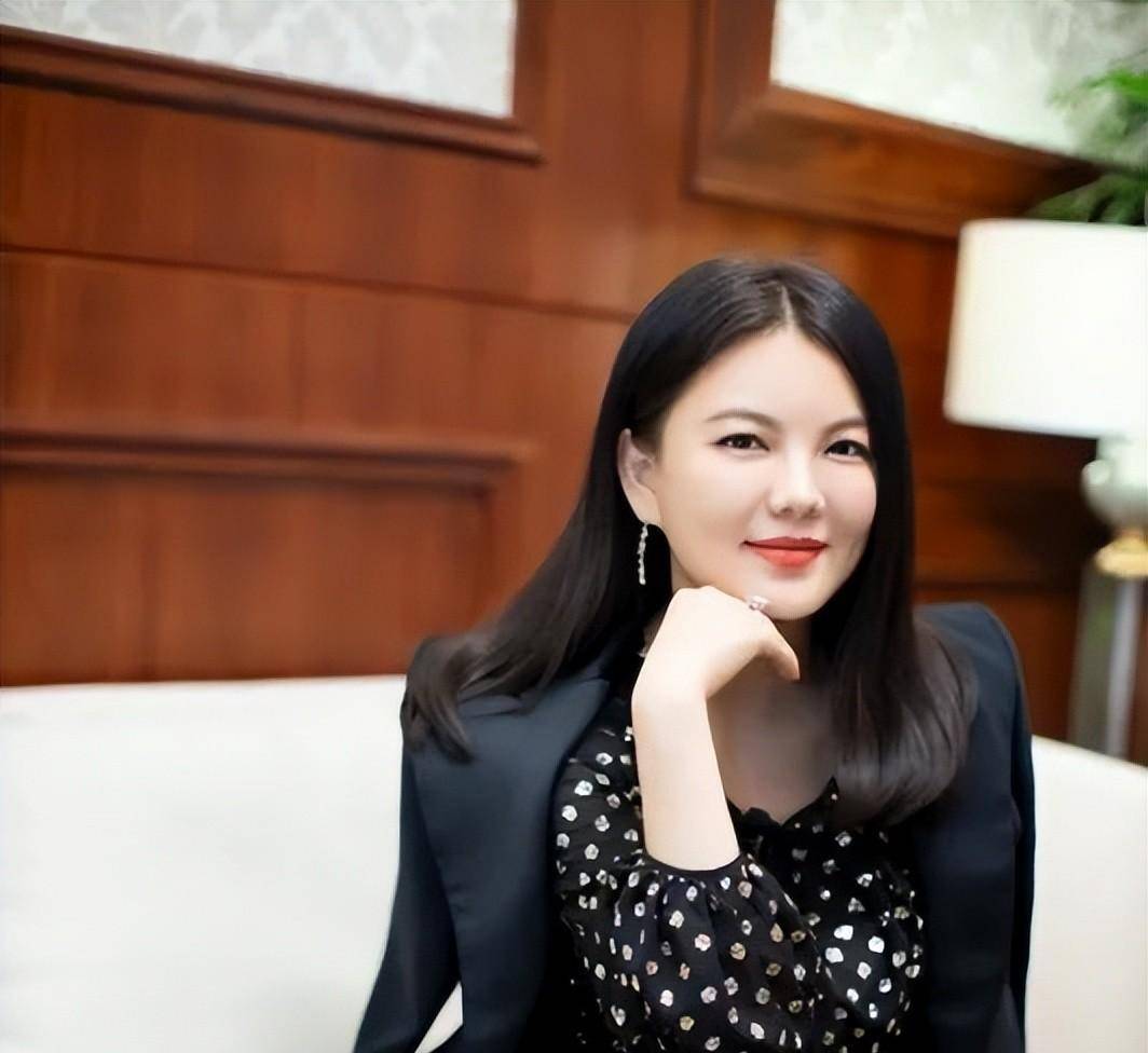 年轻时倾国倾城,老了却胖成"土肥圆",这5位发福的女星真可惜_王茜华