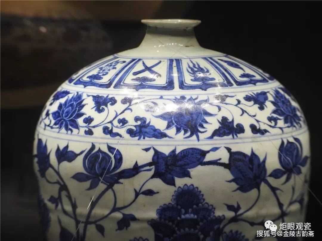 潤古　中国景徳鎮特製　青花梅竹紋書道具揃　唐木紫檀台文鎮盆　B　7398E 潤古 中国景徳鎮特製 青花梅竹紋書道具揃 唐木紫檀