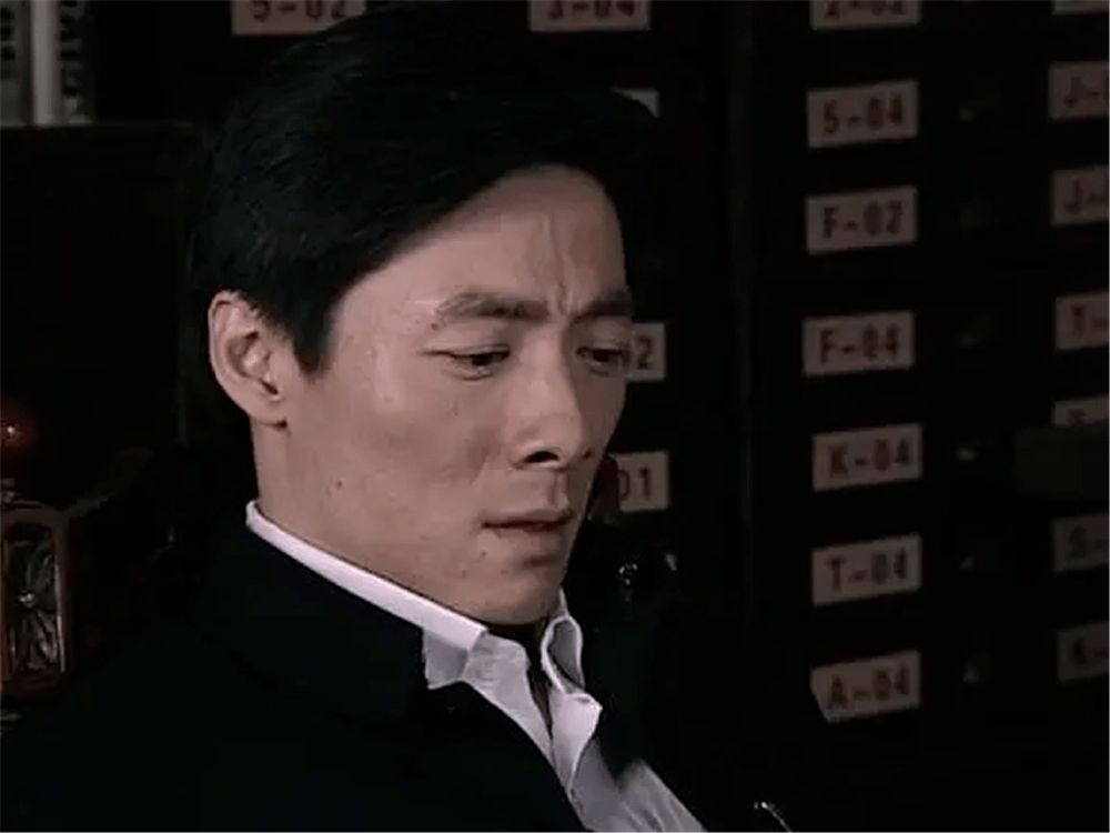 《潜伏》剧组隔空合体,"站长"冯恩鹤满头白发,谢若林胖了不少_余则成