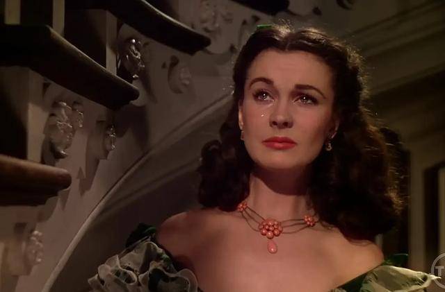 电影与现实的结合,《乱世佳人》在动荡的历史下,女性的觉醒_郝思嘉