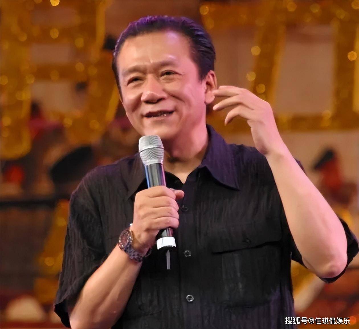 首届春晚已离世的11位演员,一大半都是曲艺界的大腕,最小仅56岁_舞台