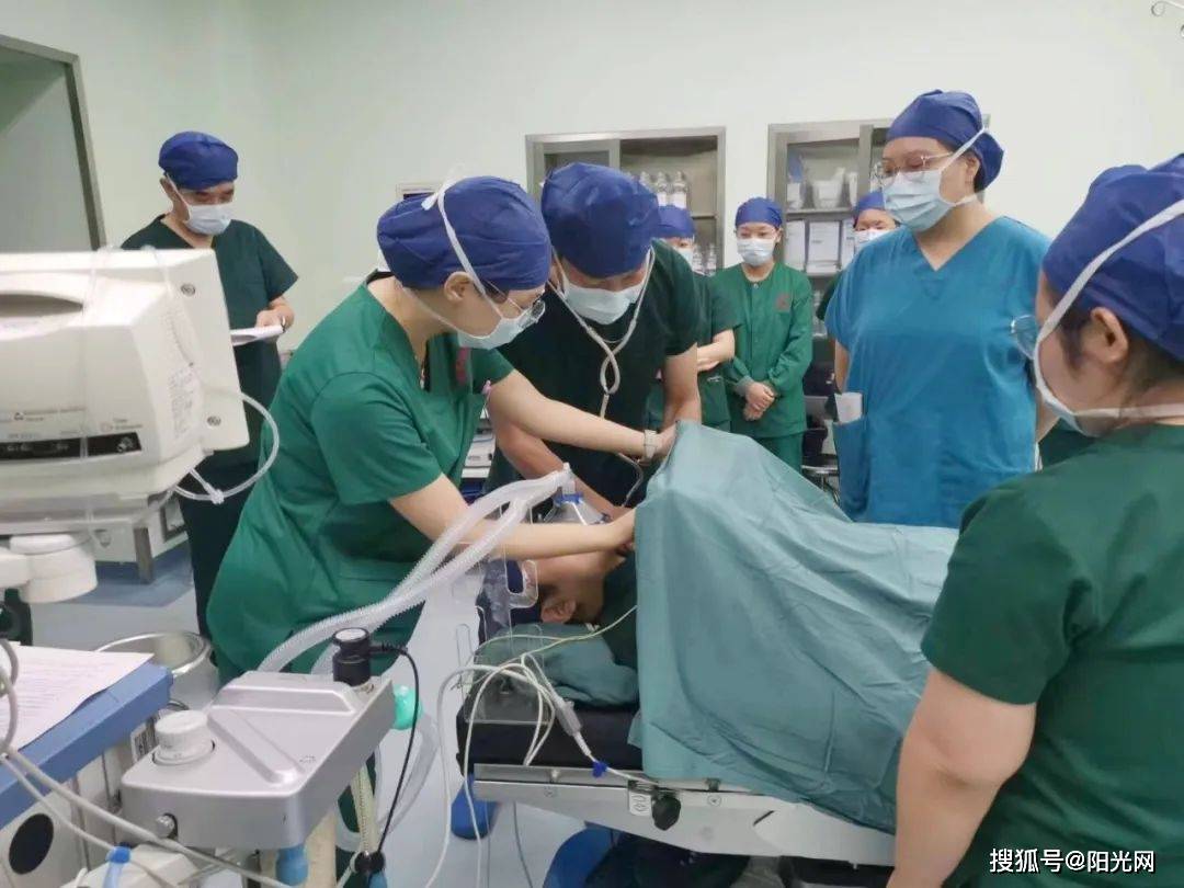 西安市中心医院成功抢救术中一例心跳骤停15分钟患者_进行_手术室
