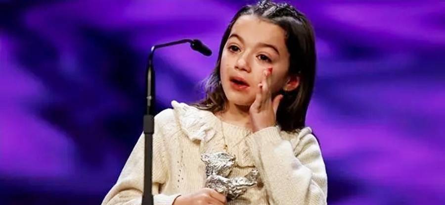 1996年,4岁的薇朵儿·希维索凭借《小孤星》获得威尼斯电影节最佳女