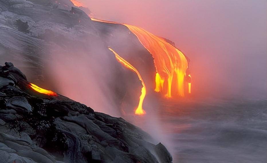 火山喷发物图片