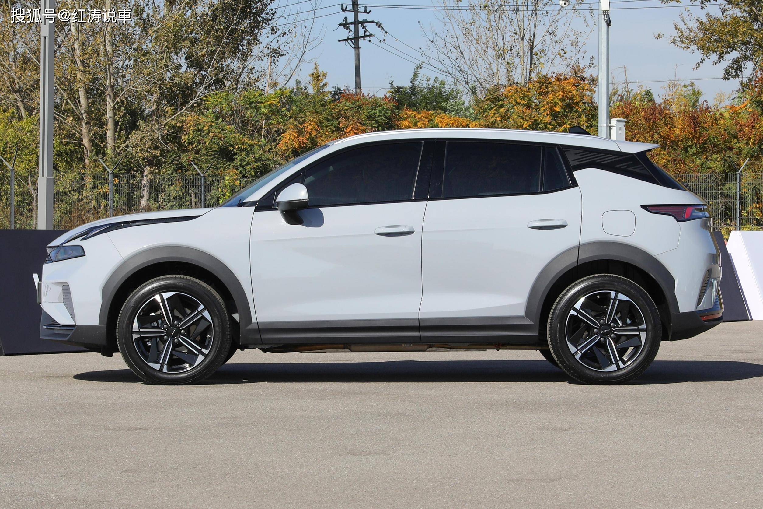 领克06 em-p,插电混动小型suv,外观个性,综合续航里程长_搜狐汽车