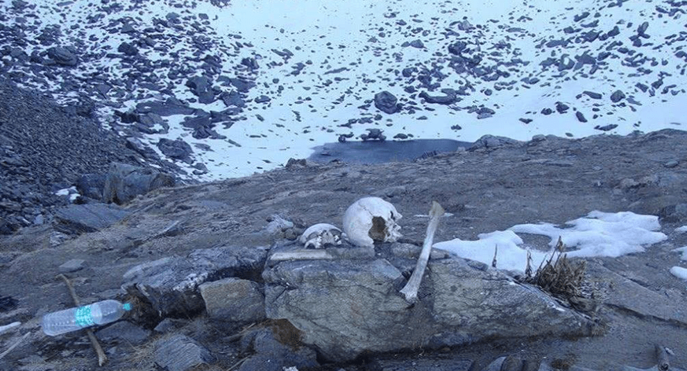 喜马拉雅山“出事”了？冰雪融化后，湖里发现的东西露出了真面目(图5)