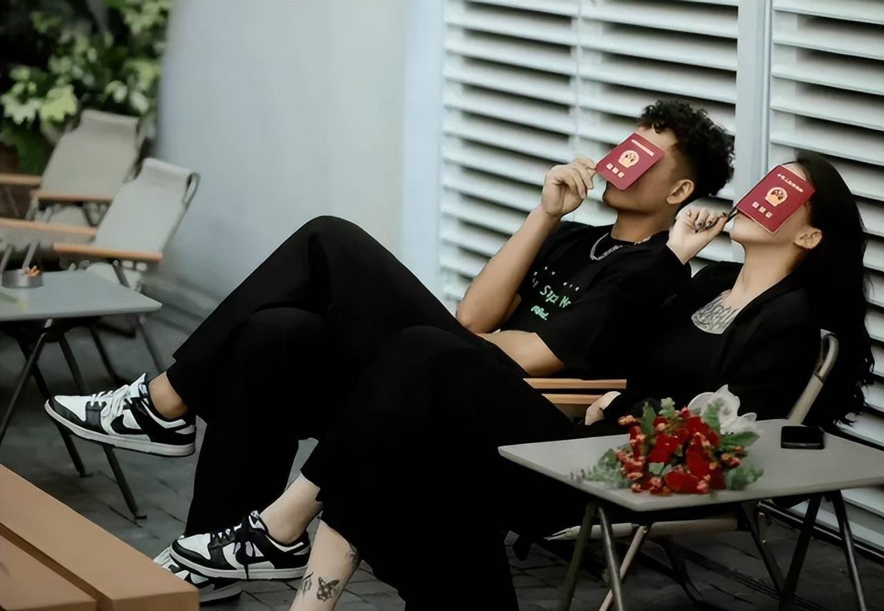 杜锋爱徒结婚,新娘身材火辣,职业曝光,全身多处纹身吸睛_刘权_女友