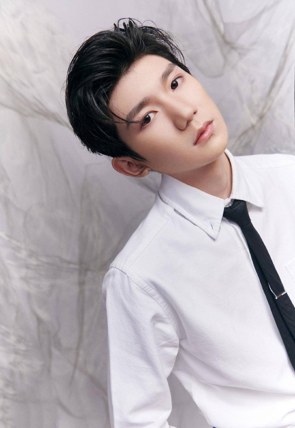 现场改词证明真唱,周深沙雕,王源小机灵,林俊杰已见惯不怪_评论_首歌