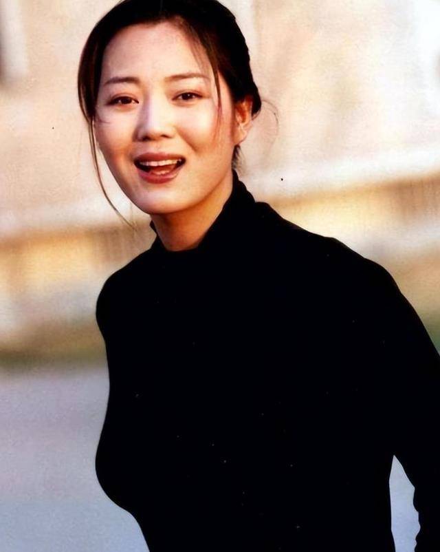 演员王茜华:我这辈子最正确的决定,就是45岁高龄为小丈夫生儿_茜茜