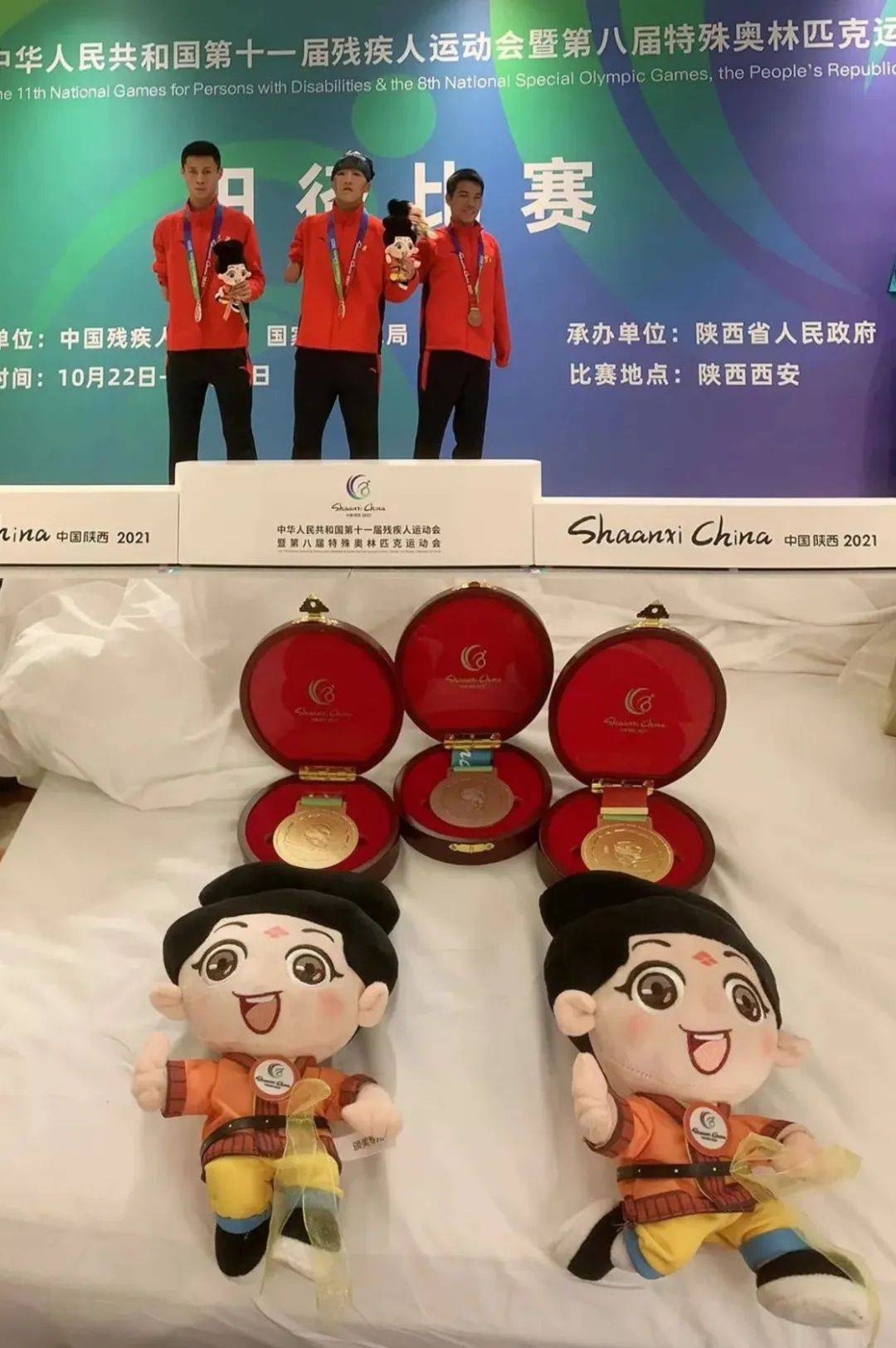 13岁时上山放羊意外触碰高压线导致头,面,颈部大面积电伤和右臂截肢