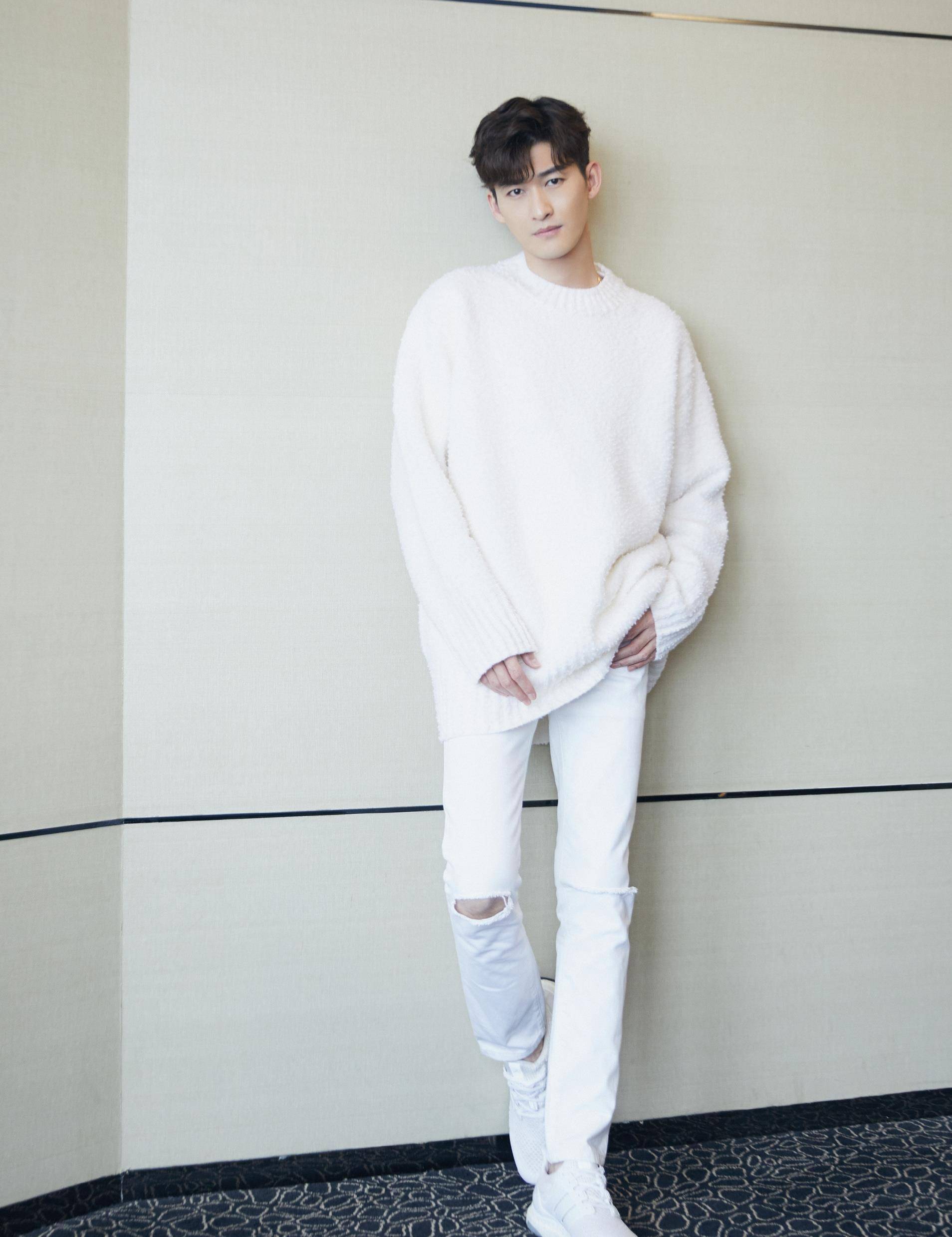 张翰偶像包袱太重,干农活也不忘耍帅,这精致程度也是没谁了!