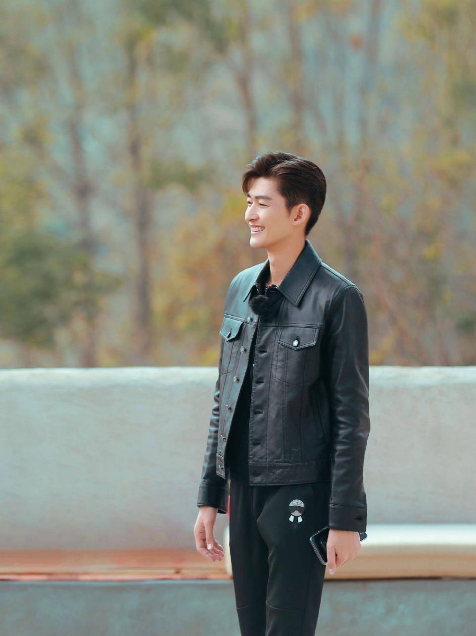 张翰偶像包袱太重,干农活也不忘耍帅,这精致程度也是没谁了!