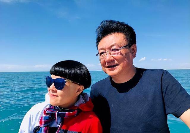 56岁金龟子庆结婚35周年,丈夫是央视王宁,夫妻俩被指像祖孙_刘春燕