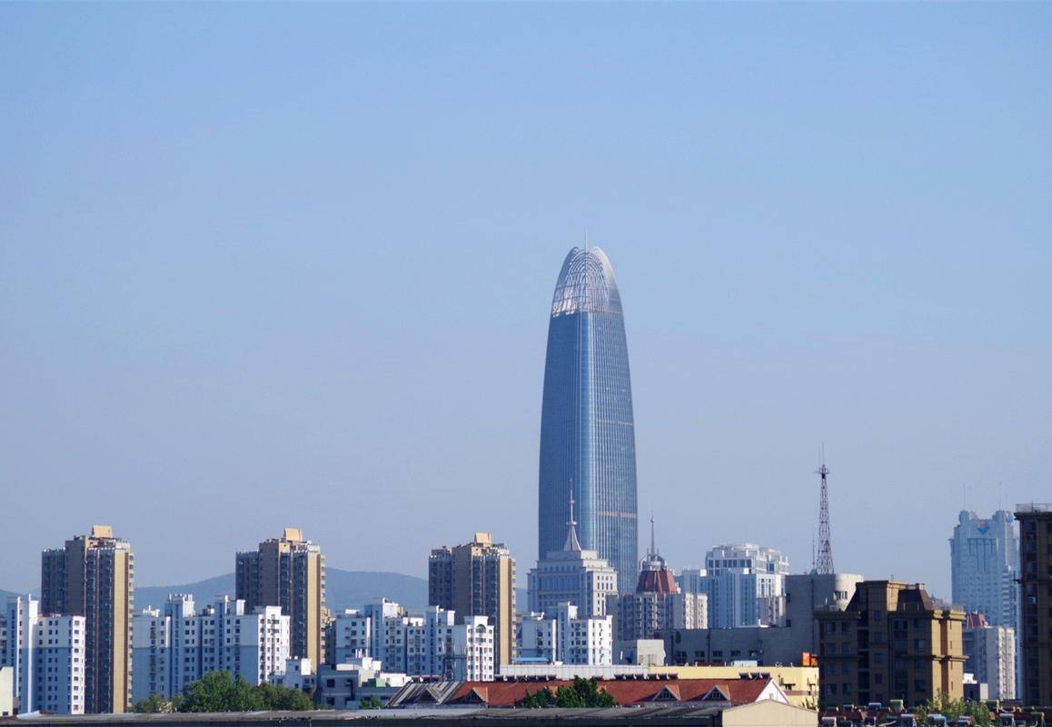 山东省第一高楼,是济南市的地标性建筑,是一个综合性的商业中心