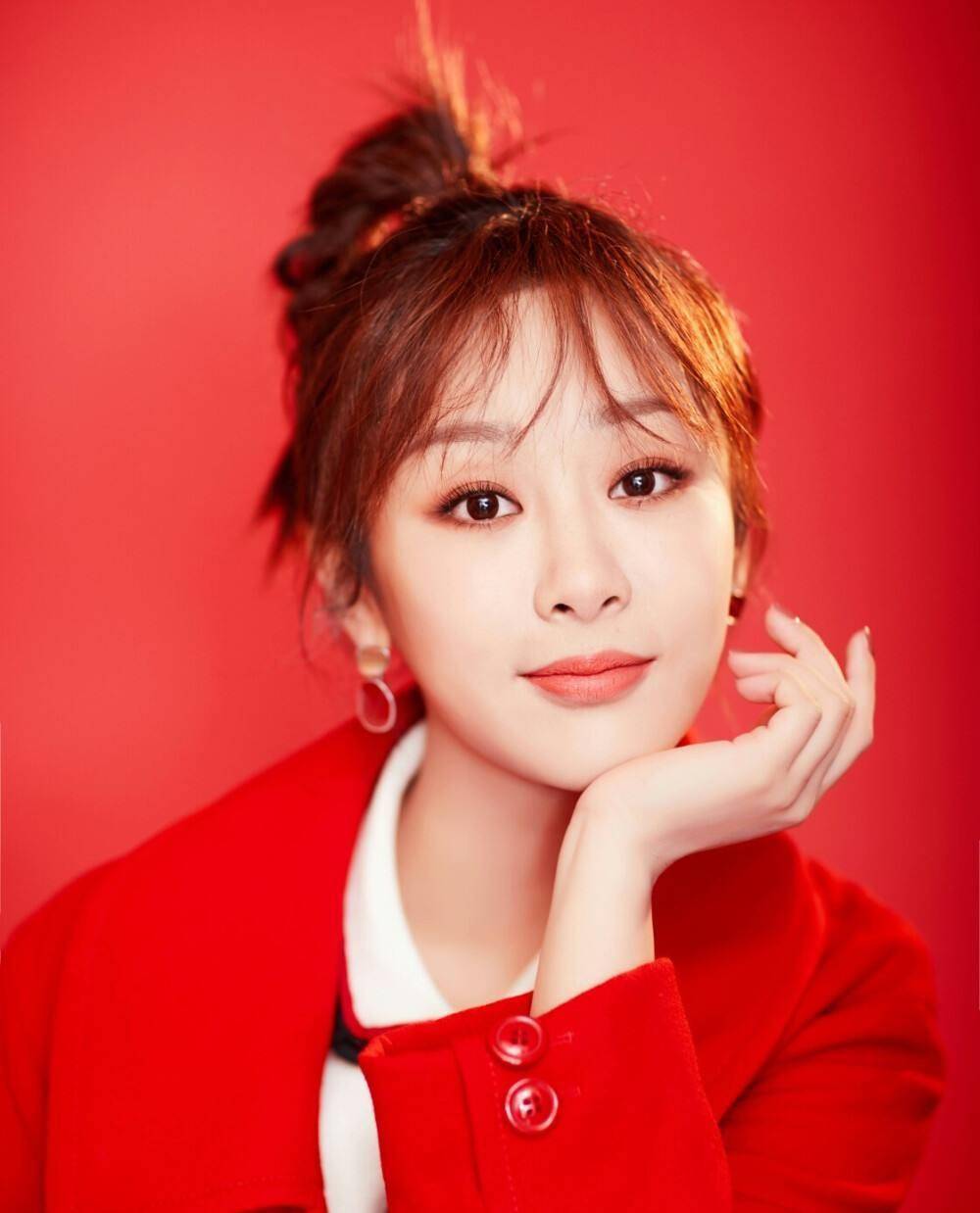 杨紫目前有《簪行记》,《长相思2》,《程欢传》在企鹅播出.