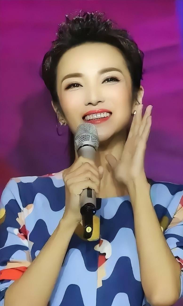 央视主持人管彤:嫁普通丈夫,42岁高龄生子,如今幸福美满_管童_事业有