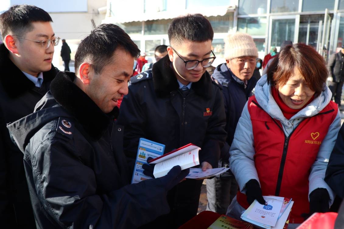营造双阳区内居民知法,懂法,守法的良好社会氛围,双阳区税务局紧紧
