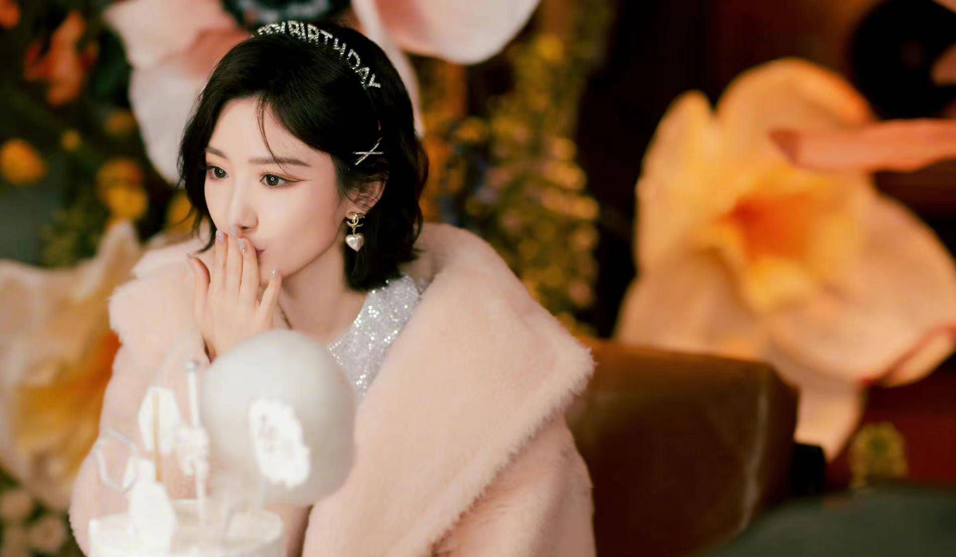 毛晓彤:被生父敲诈5000万,被渣男陈翔背叛,泪水和失望成就了她_李超