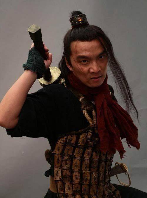 阮小二,阮小五,阮小七三兄弟,是梁山泊旁边石碣村人,个个武艺出众,敢