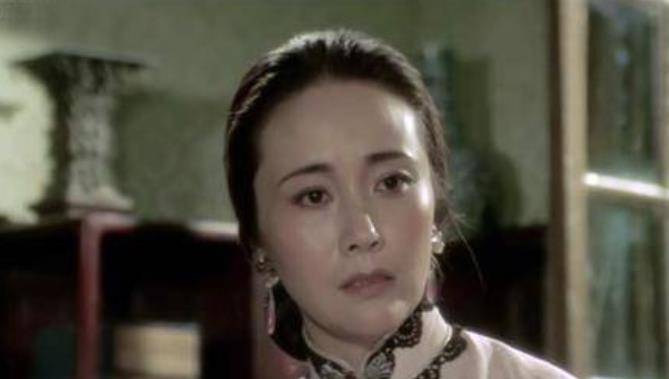 她是舞台主持,吞300颗安眠药离去抢救7天,今74岁风采依旧_顾永菲_观众