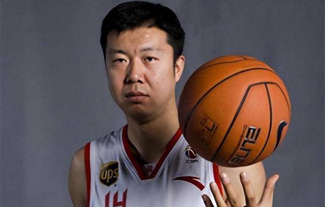 前男篮国手王治郅:与共患难前妻离婚,再婚娶广西卫视美女主持人_篮球