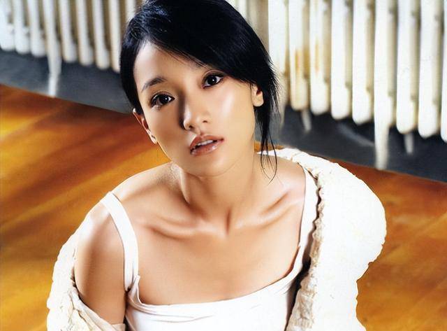 事件影响:周迅的两场《人太多》的表演也引发了网友的热议和交流.