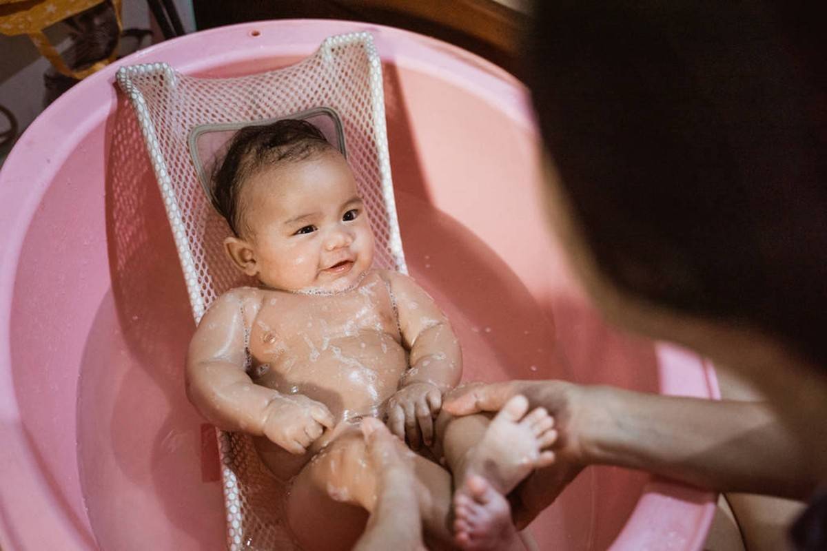 冬天给宝宝洗澡注意事项有哪些(冬天宝宝洗澡的步骤是什么)