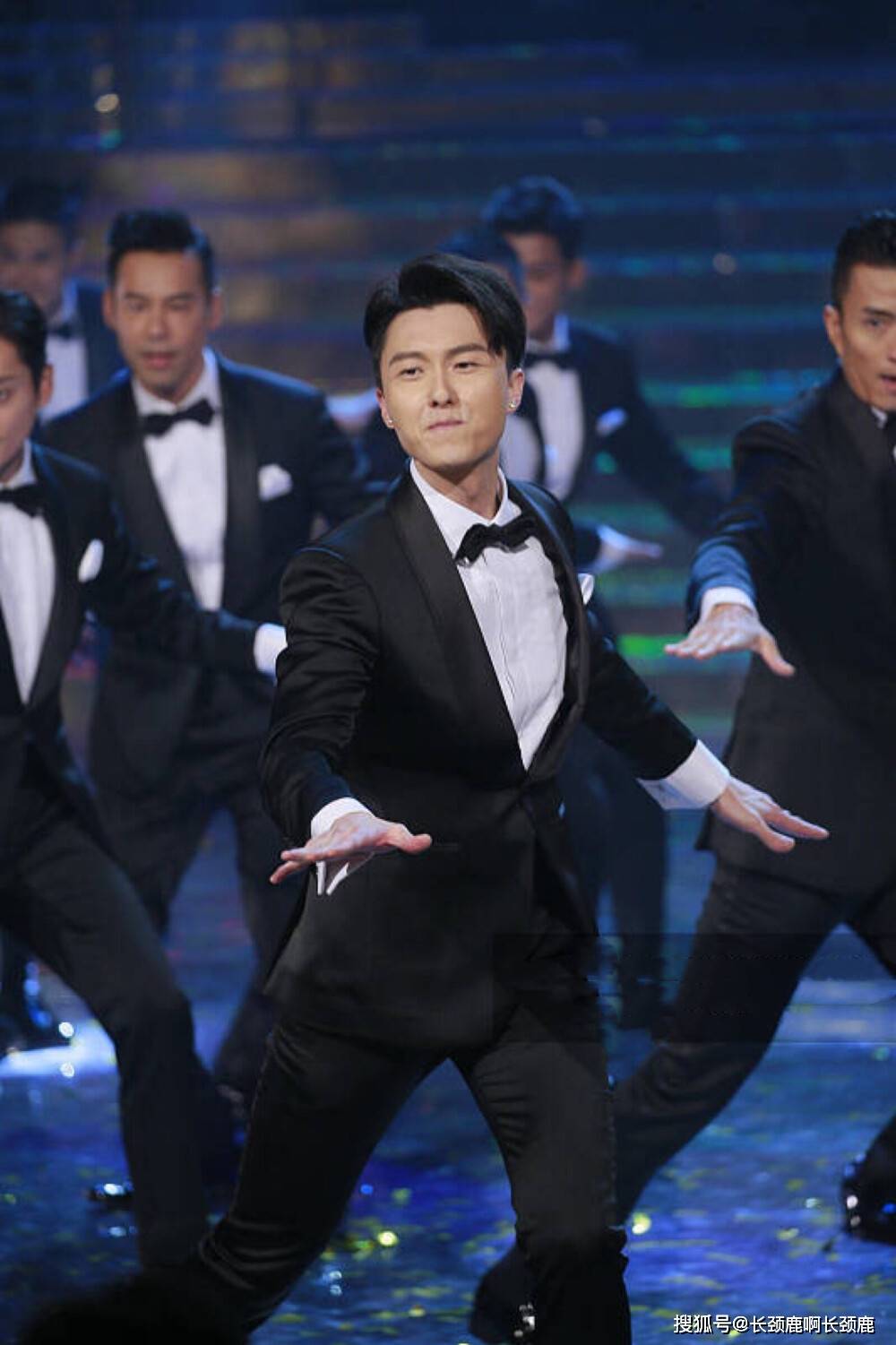 原来视帝王浩信已从tvb离巢,曾因与蔡思贝的绯闻挂上负心男之名_离开