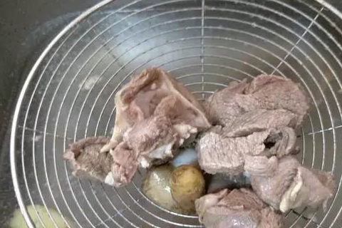 3分钟学会这份秘制底料，比海底捞还香，冬天涮锅必备！(图14)