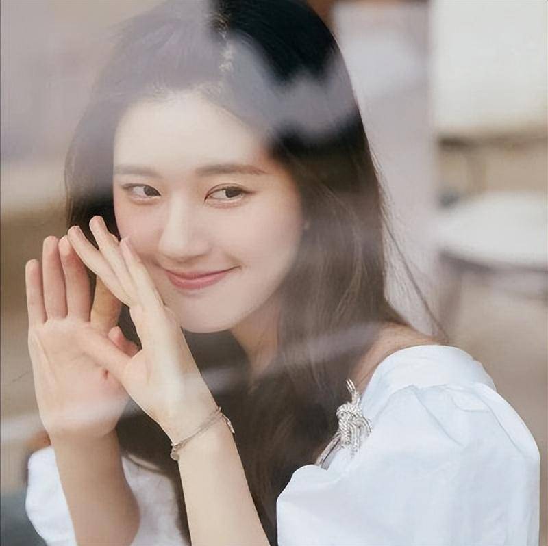 鬼马少女赵露思,是如何从小网红逆袭成流量明星的呢?_汪涵_性格_搭档