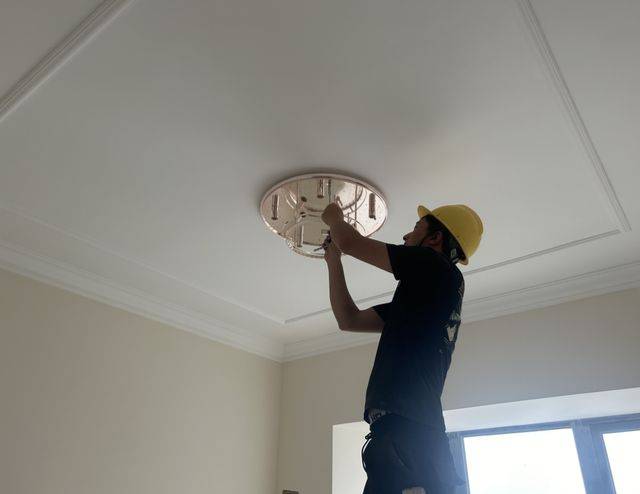 室内灯具安装飘窗石安装户内腻子打磨户内门安装地砖铺贴让所有想象