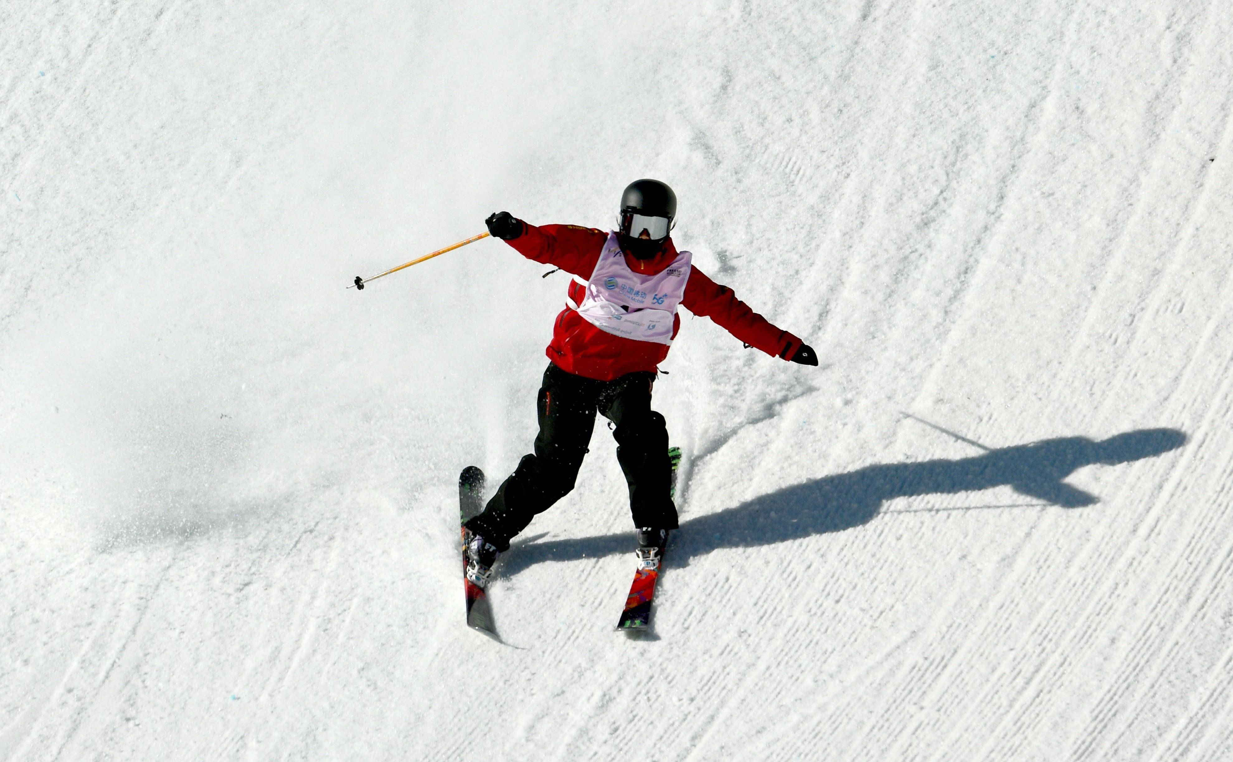 国际雪联单板及自由式滑雪大跳台世界杯在首钢园开赛