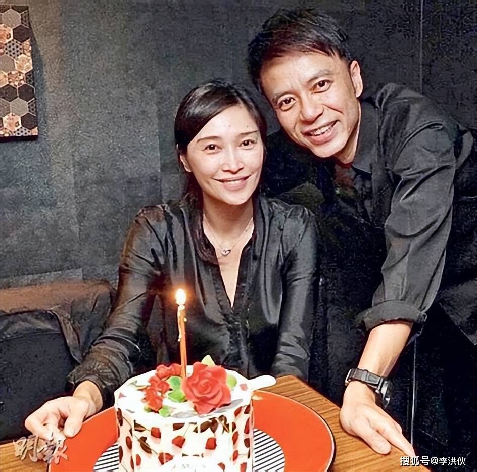 每月要还60万房贷,压力山大的李克勤,50岁老婆又被传怀上第三胎_生活