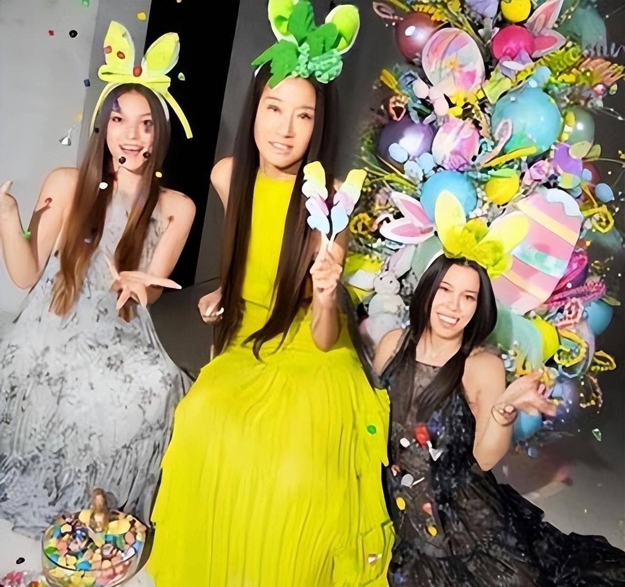 穿上黄裙子变身兔女郎,身材比两个女孩还要好_vera_wang_女儿